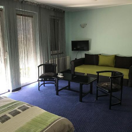 Koroes Hotel Kiskoros Buitenkant foto