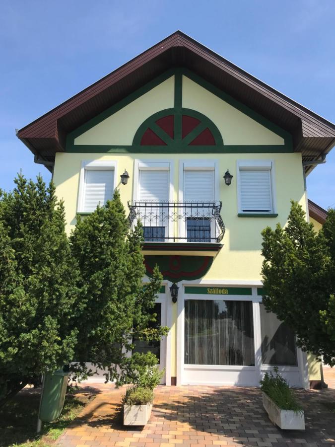 Koroes Hotel Kiskoros Buitenkant foto