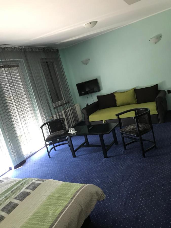 Koroes Hotel Kiskoros Buitenkant foto