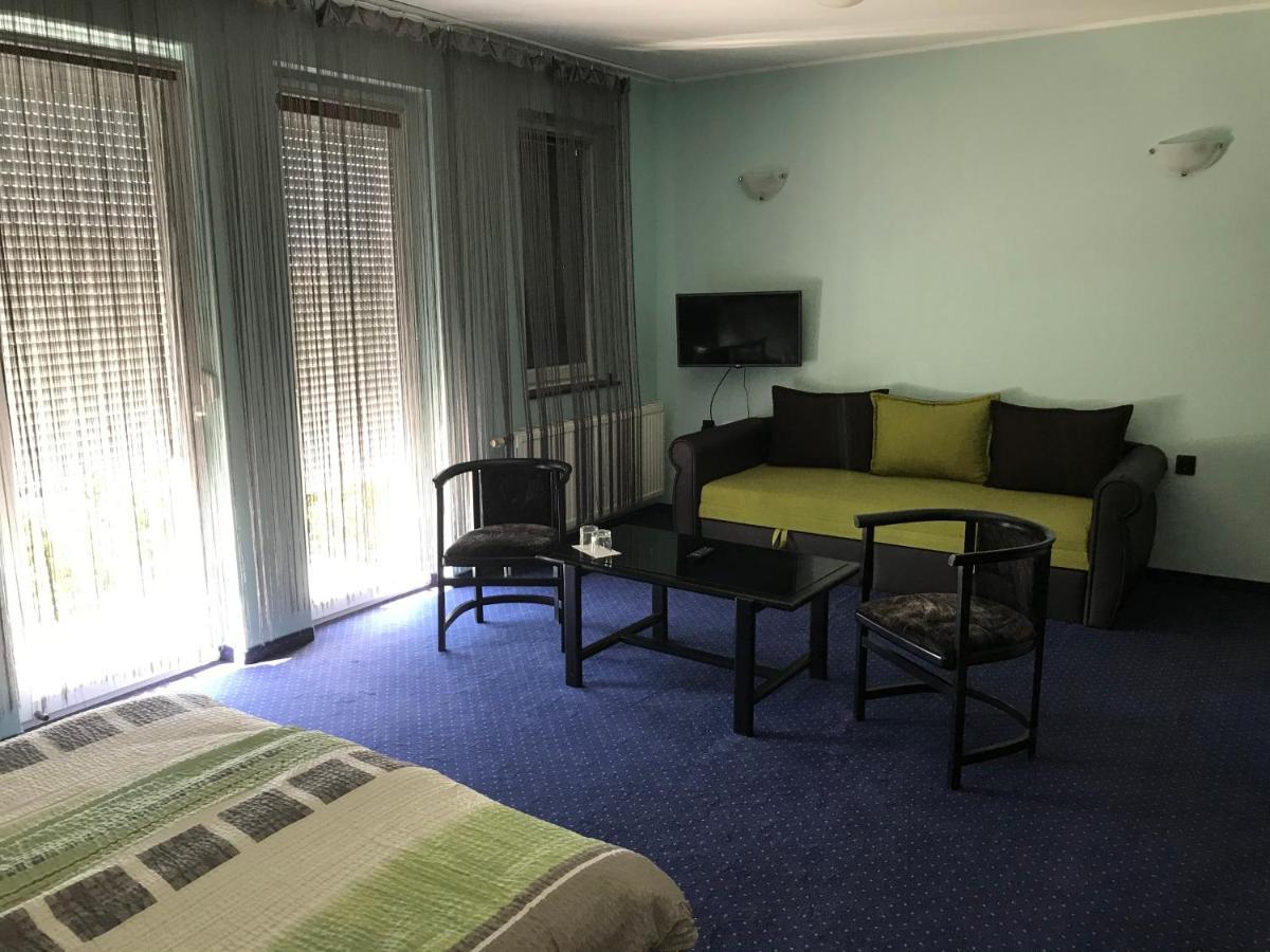 Koroes Hotel Kiskoros Buitenkant foto