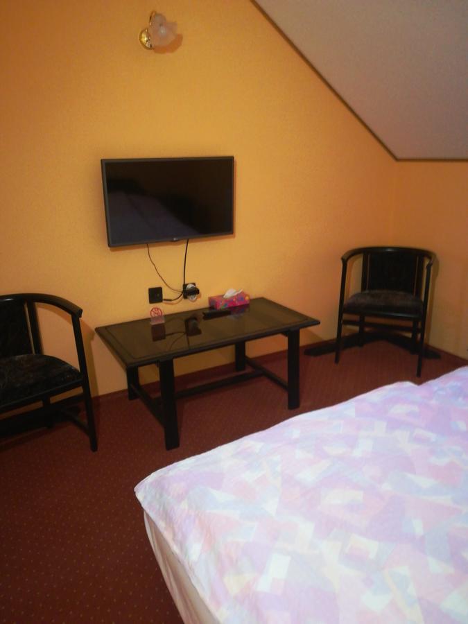 Koroes Hotel Kiskoros Buitenkant foto