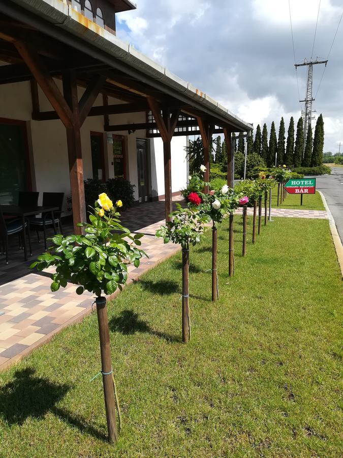 Koroes Hotel Kiskoros Buitenkant foto